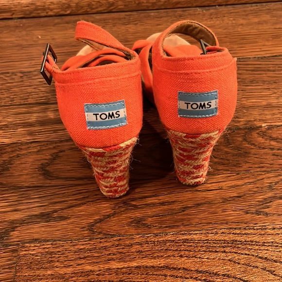 TOMS orange espadrilles, size 7 - Picture 4 of 4